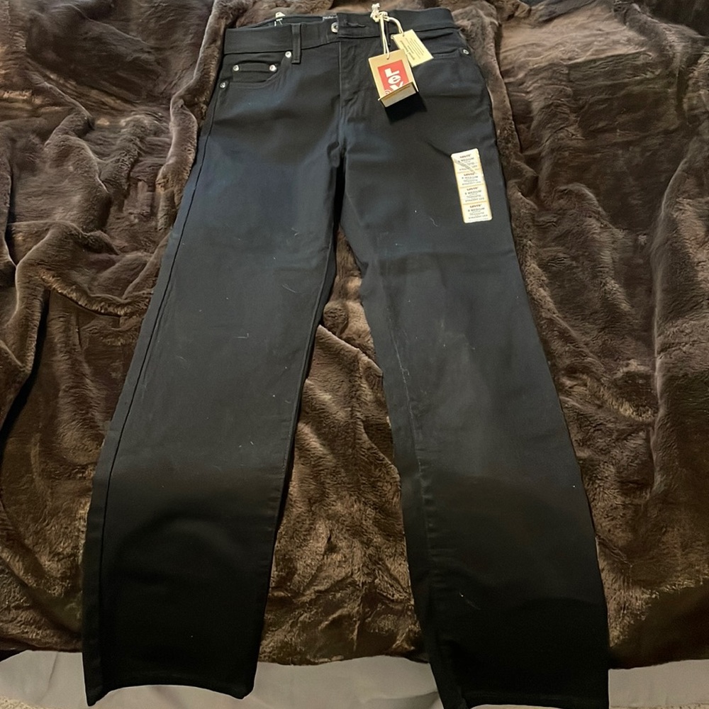 Black levi straight leg jeans